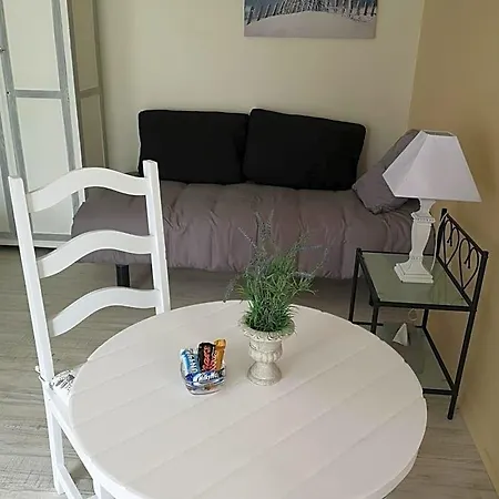 לינה וארוחת בוקר Les De 3*